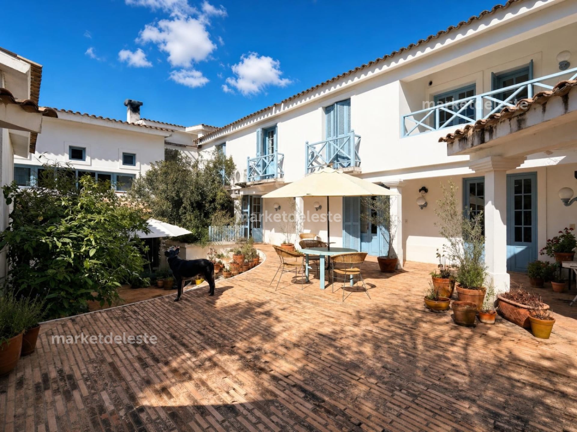 VILLA FRANCESA EN PUNTA DEL ESTE