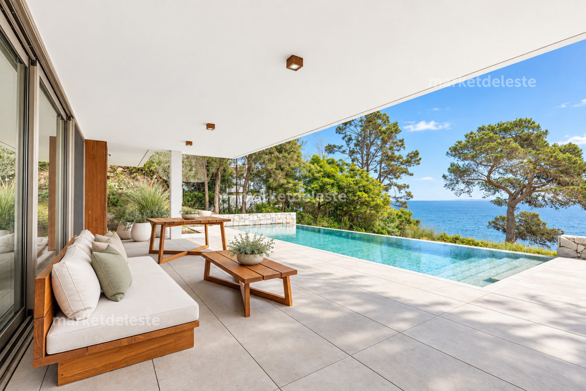 CASA MINIMALISTA EN PUNTA BALLENA