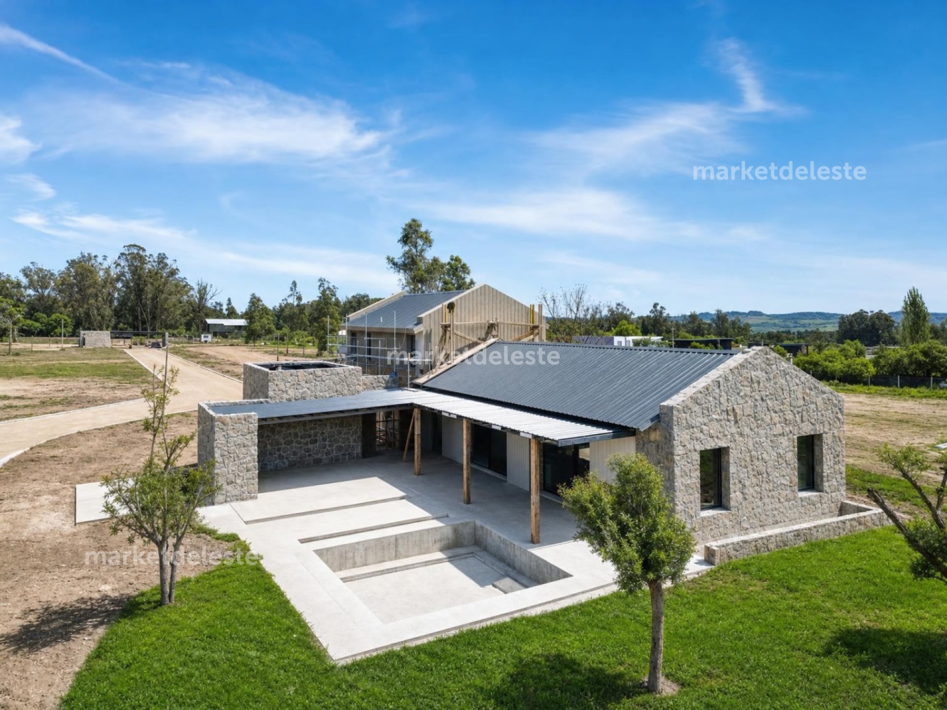 CASA A ESTRENAR - ESTANCIA MIRAMAR